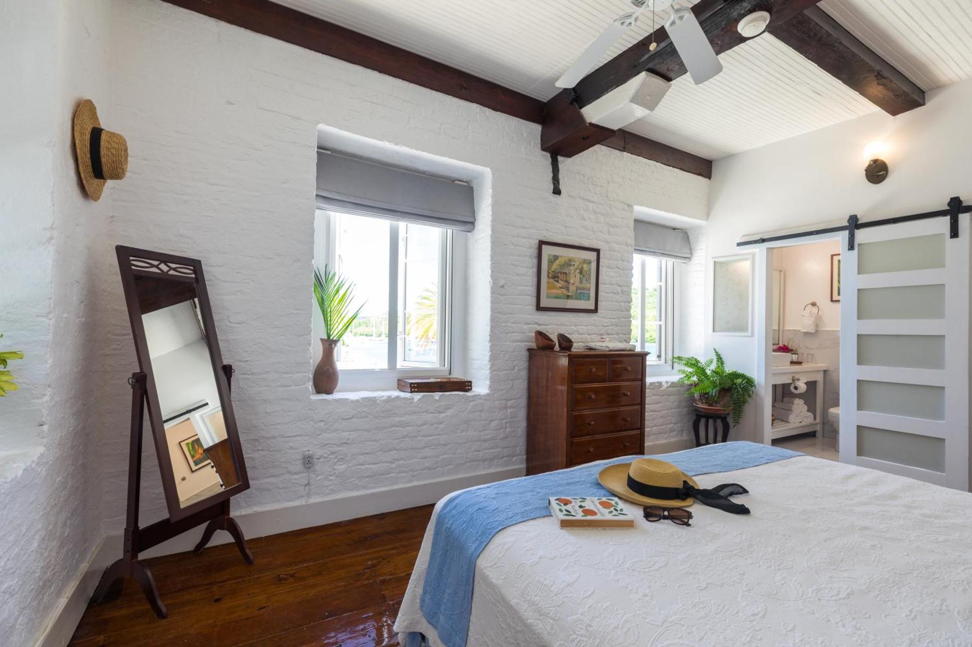 Admiral'S Inn And Gunpowder Suites English Harbour Экстерьер фото
