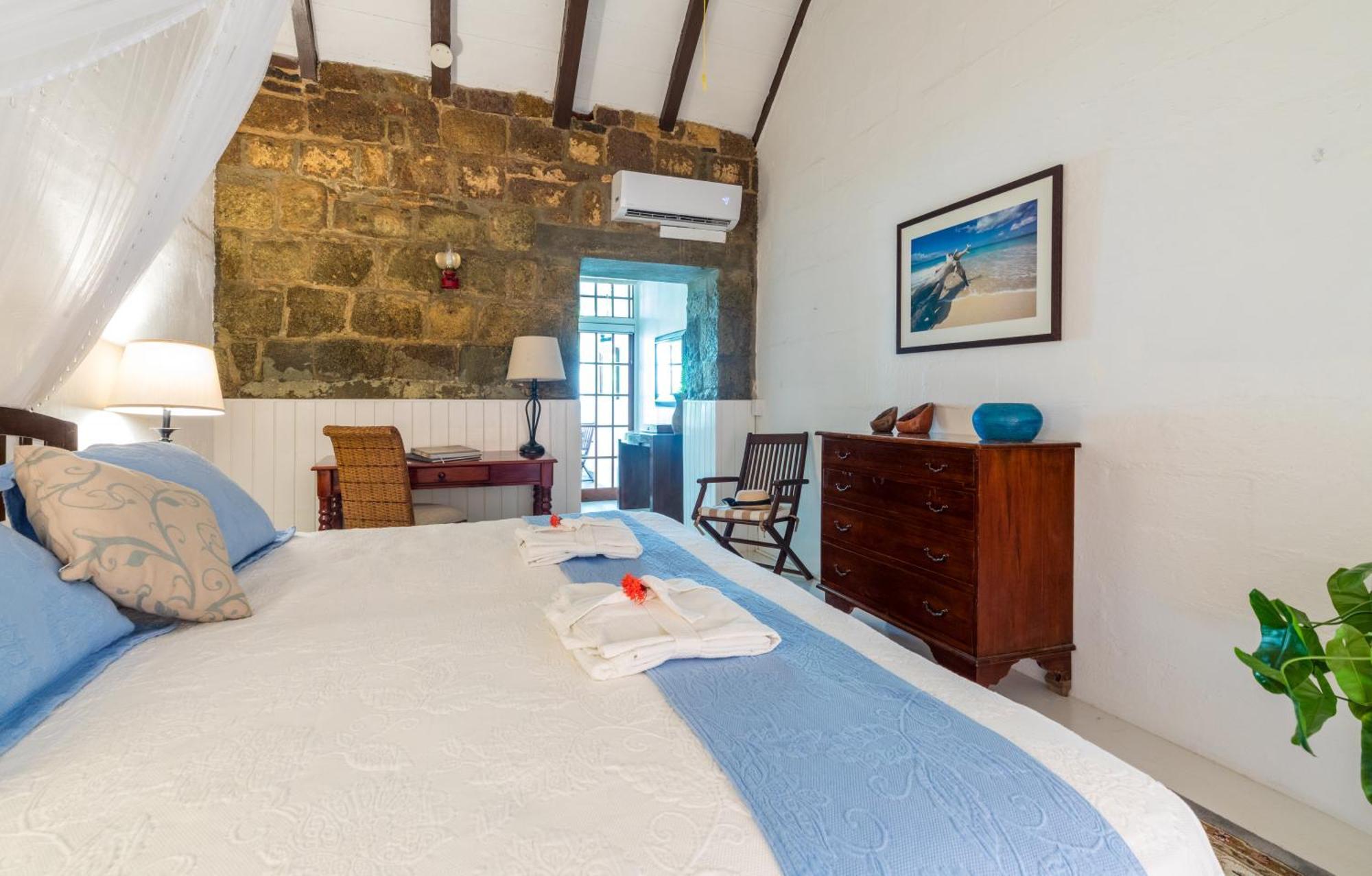 Admiral'S Inn And Gunpowder Suites English Harbour Экстерьер фото